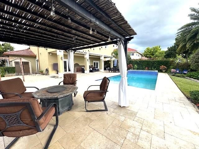 Под контрактом: $5,950 (4 спален, 3 ванн, 2344 Квадратных фут)