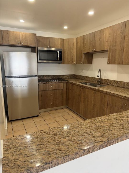 出租: $2,300 (2 贝兹, 2 浴室, 980 平方英尺)