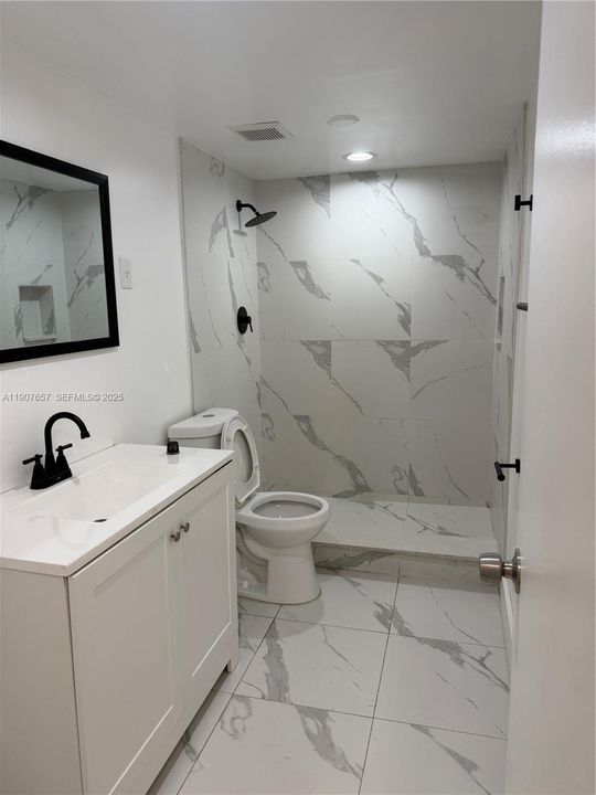 出租: $2,300 (2 贝兹, 2 浴室, 980 平方英尺)