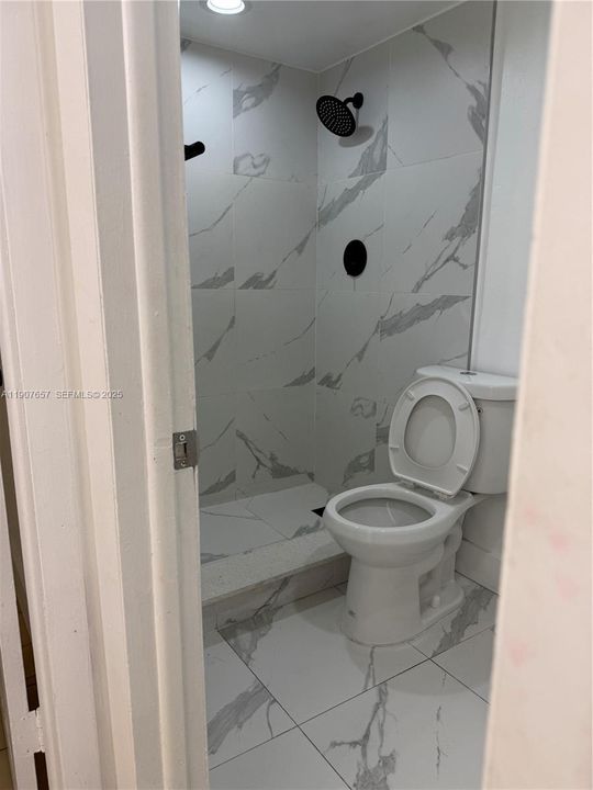 出租: $2,300 (2 贝兹, 2 浴室, 980 平方英尺)