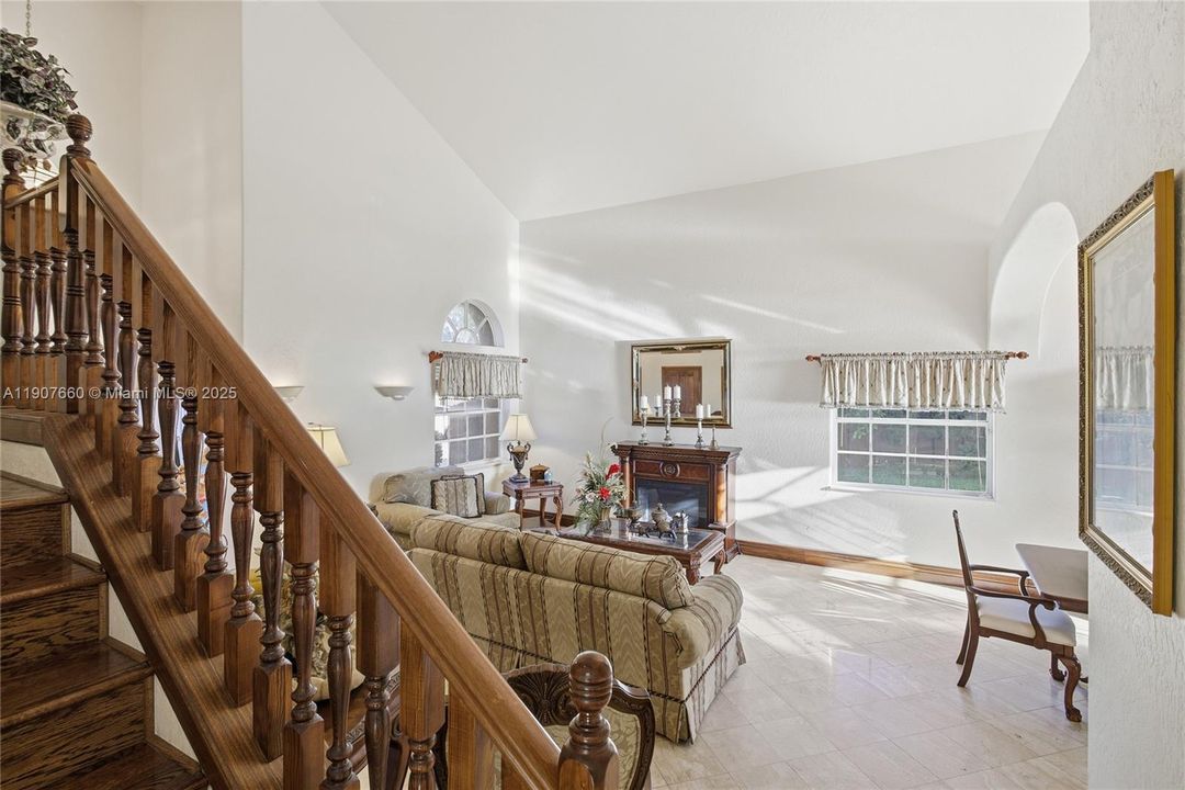 待售: $840,000 (4 贝兹, 3 浴室, 2020 平方英尺)