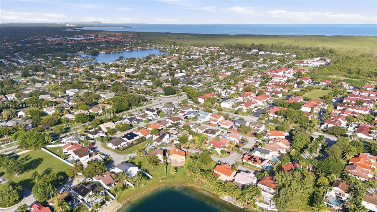 待售: $840,000 (4 贝兹, 3 浴室, 2020 平方英尺)