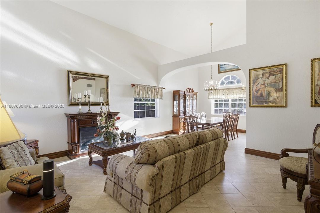 待售: $840,000 (4 贝兹, 3 浴室, 2020 平方英尺)