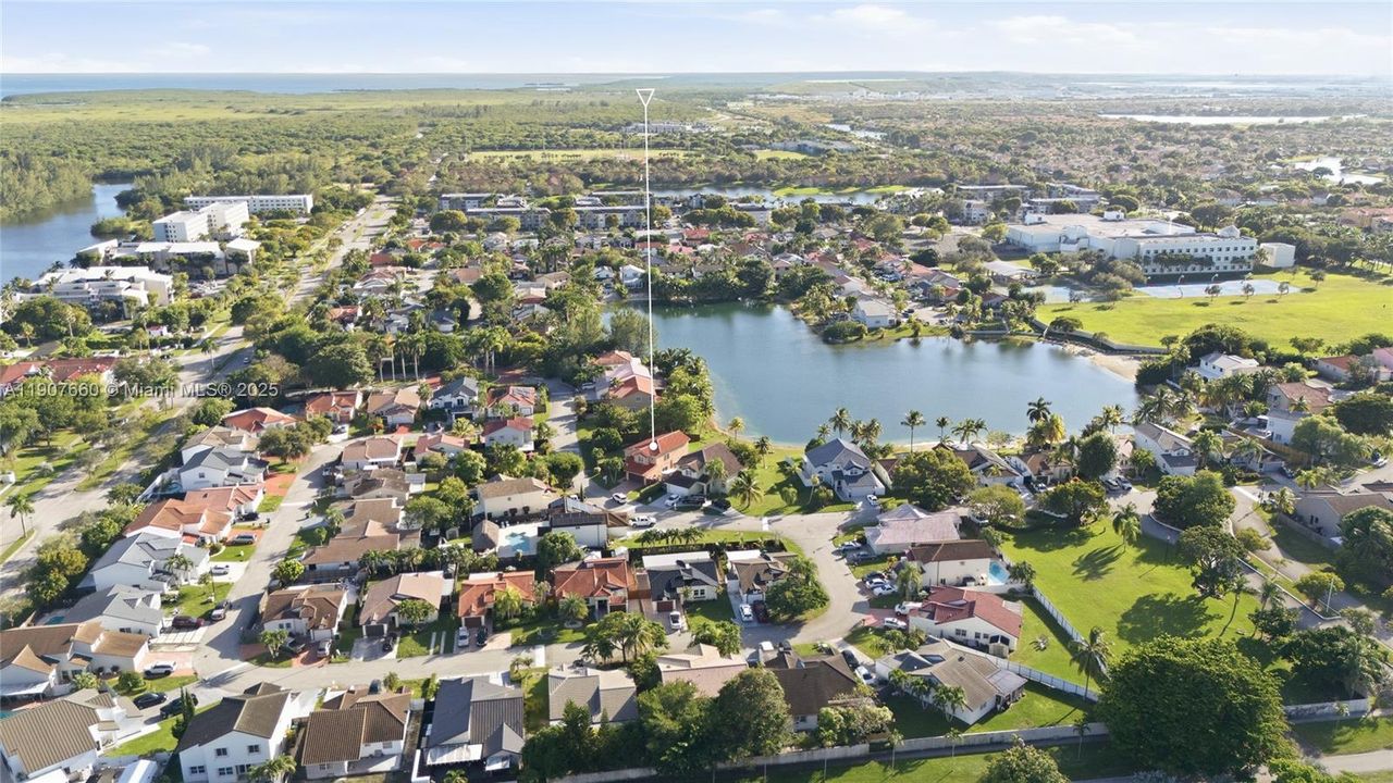 待售: $840,000 (4 贝兹, 3 浴室, 2020 平方英尺)