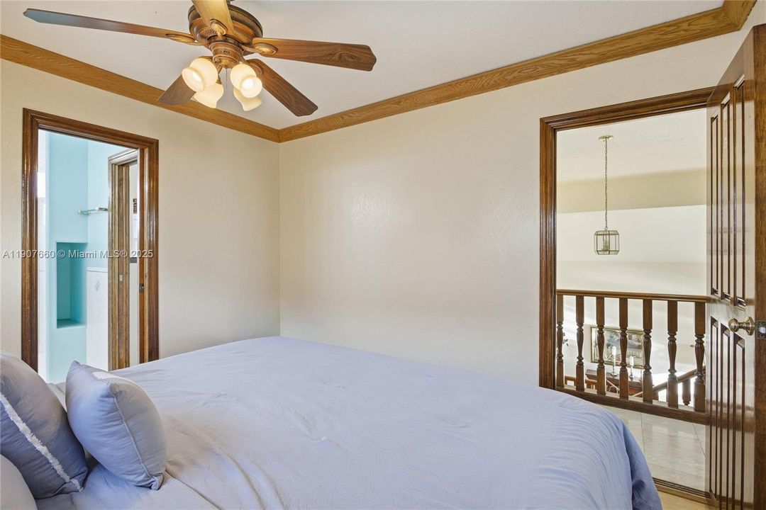 待售: $840,000 (4 贝兹, 3 浴室, 2020 平方英尺)