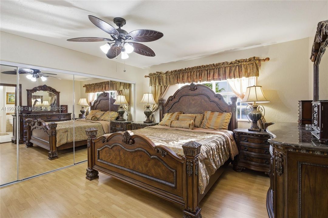 待售: $840,000 (4 贝兹, 3 浴室, 2020 平方英尺)