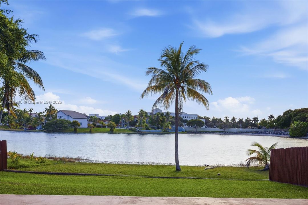 待售: $840,000 (4 贝兹, 3 浴室, 2020 平方英尺)