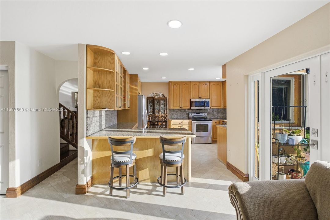 待售: $840,000 (4 贝兹, 3 浴室, 2020 平方英尺)