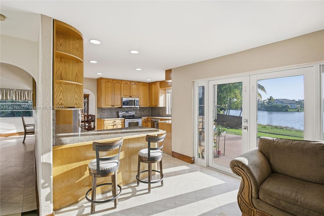 待售: $840,000 (4 贝兹, 3 浴室, 2020 平方英尺)