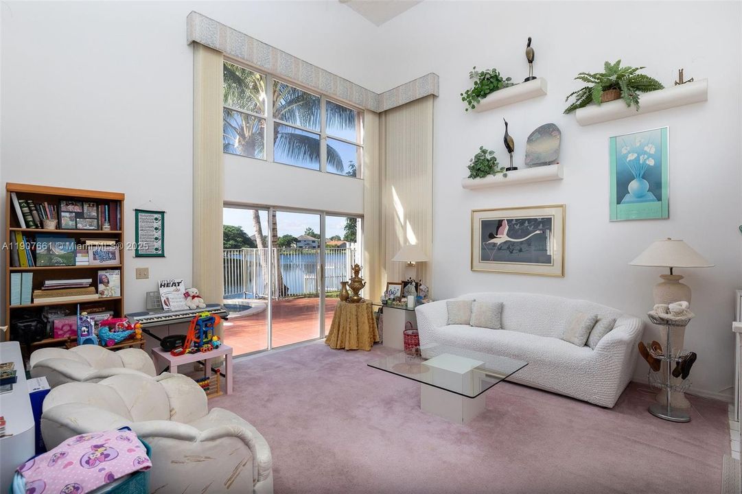 For Sale: $615,000 (3 beds, 2 baths, 1819 Square Feet)