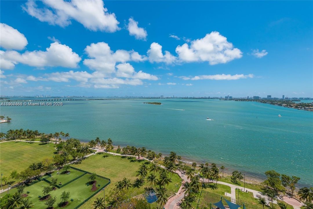 For Rent: $13,500 (3 beds, 4 baths, 2018 Square Feet)