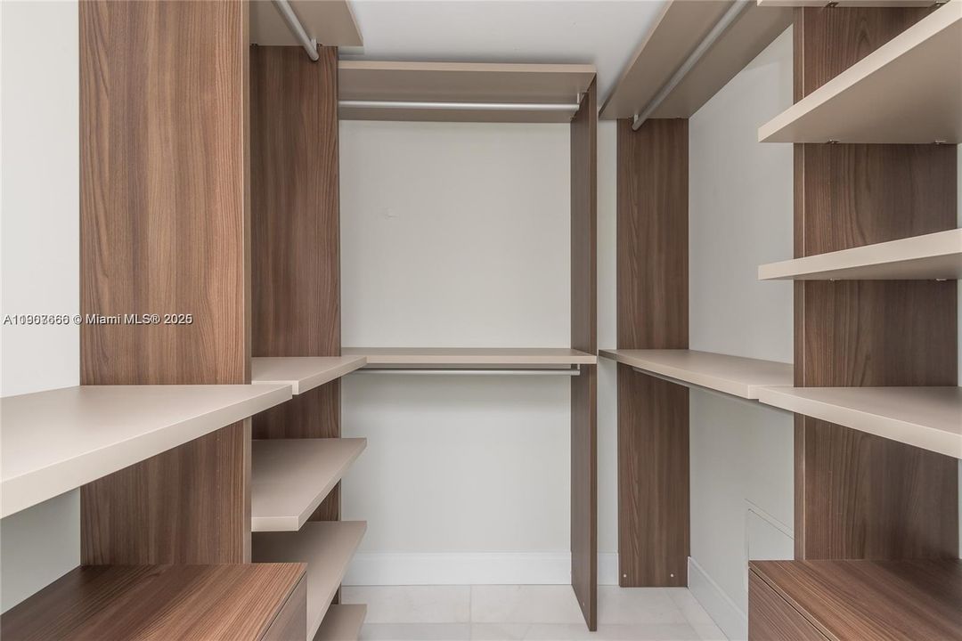 For Rent: $13,500 (3 beds, 4 baths, 2018 Square Feet)