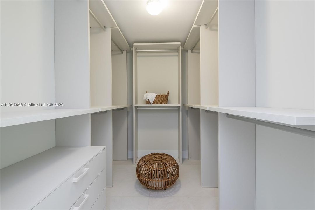 For Rent: $13,500 (3 beds, 4 baths, 2018 Square Feet)