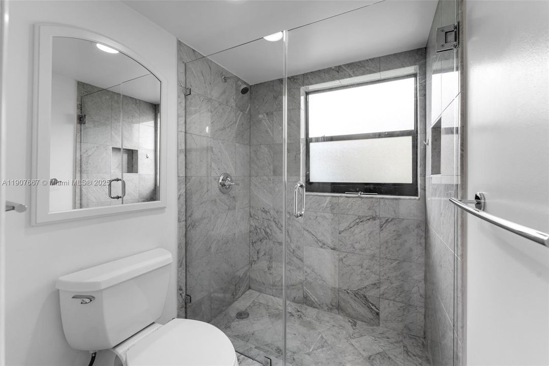 合同活跃: $360,000 (2 贝兹, 2 浴室, 1340 平方英尺)