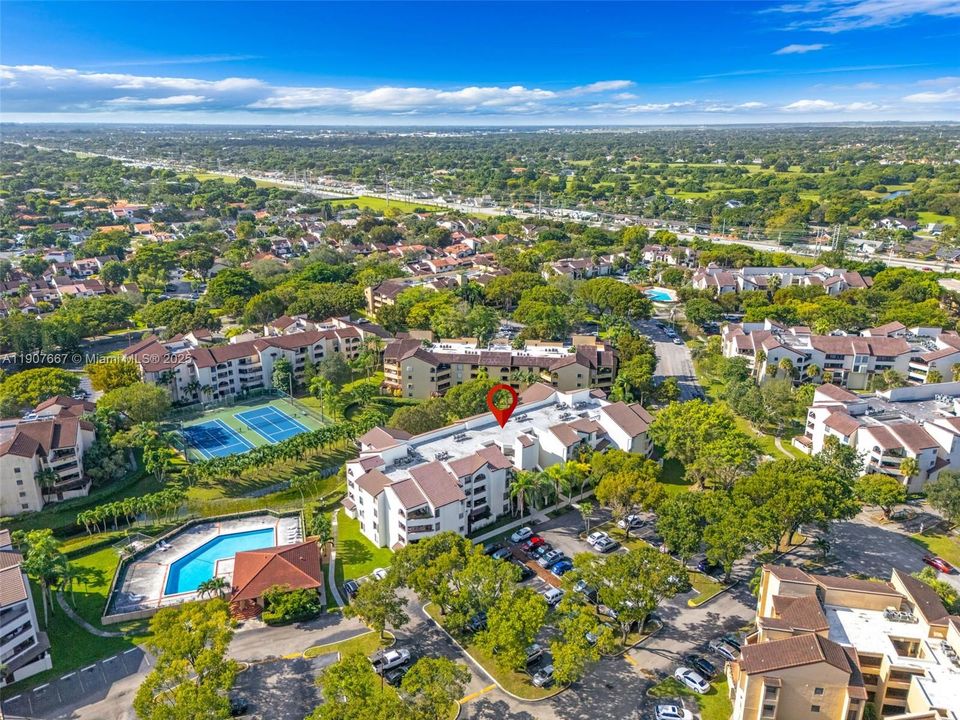 合同活跃: $360,000 (2 贝兹, 2 浴室, 1340 平方英尺)