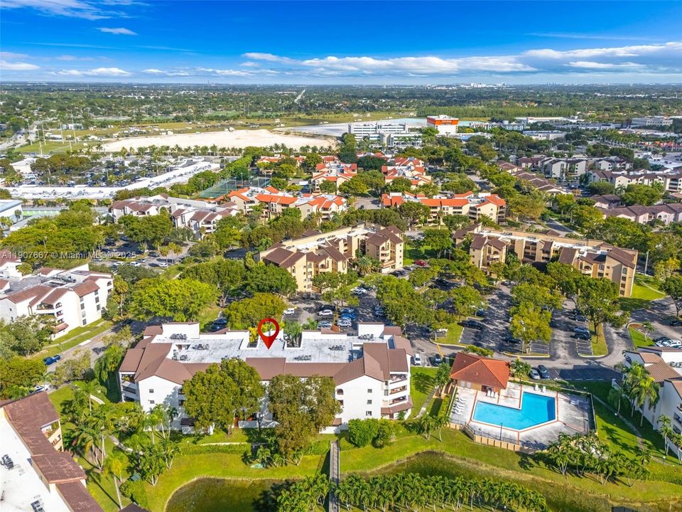 合同活跃: $360,000 (2 贝兹, 2 浴室, 1340 平方英尺)