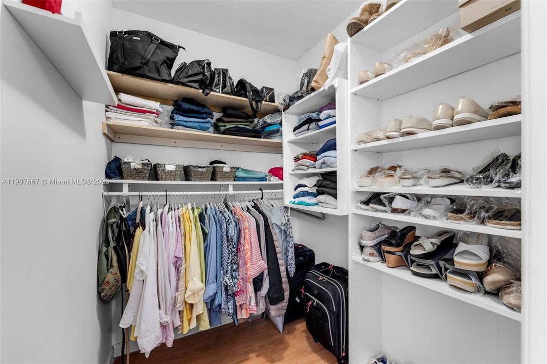 合同活跃: $360,000 (2 贝兹, 2 浴室, 1340 平方英尺)