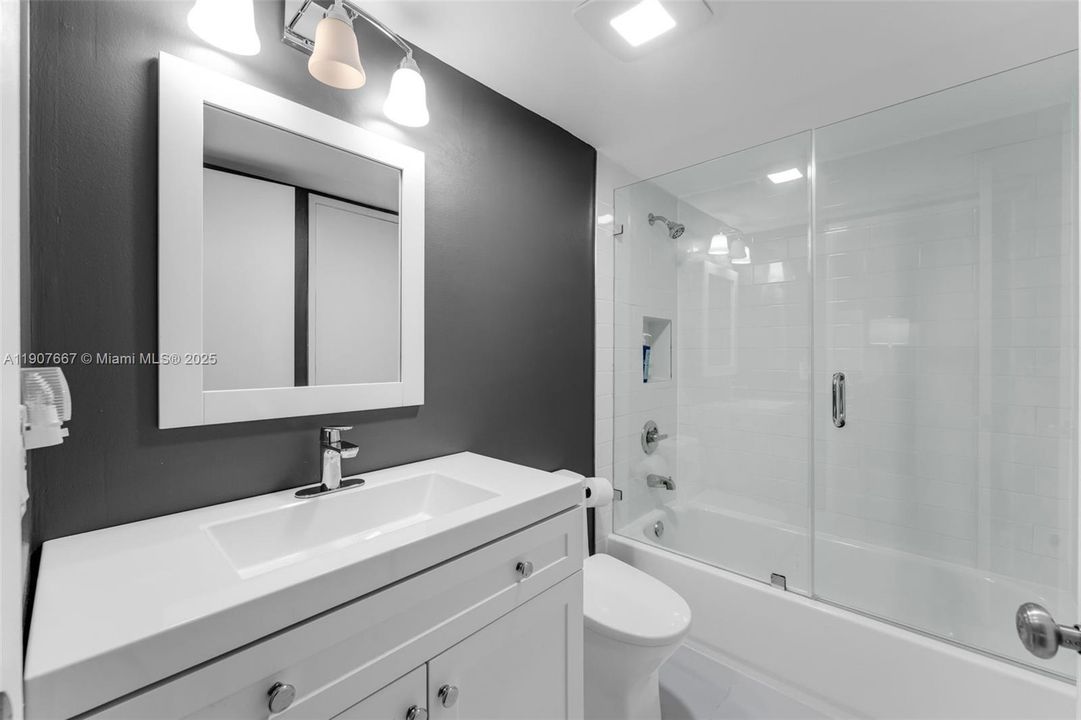 合同活跃: $360,000 (2 贝兹, 2 浴室, 1340 平方英尺)