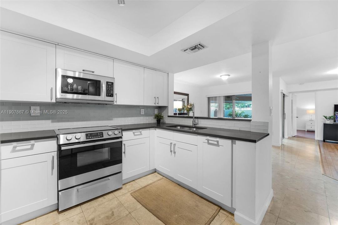 合同活跃: $360,000 (2 贝兹, 2 浴室, 1340 平方英尺)