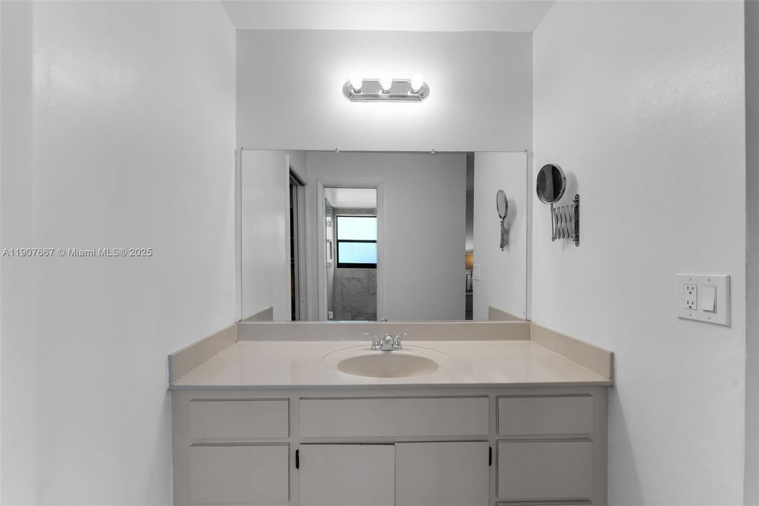 合同活跃: $360,000 (2 贝兹, 2 浴室, 1340 平方英尺)