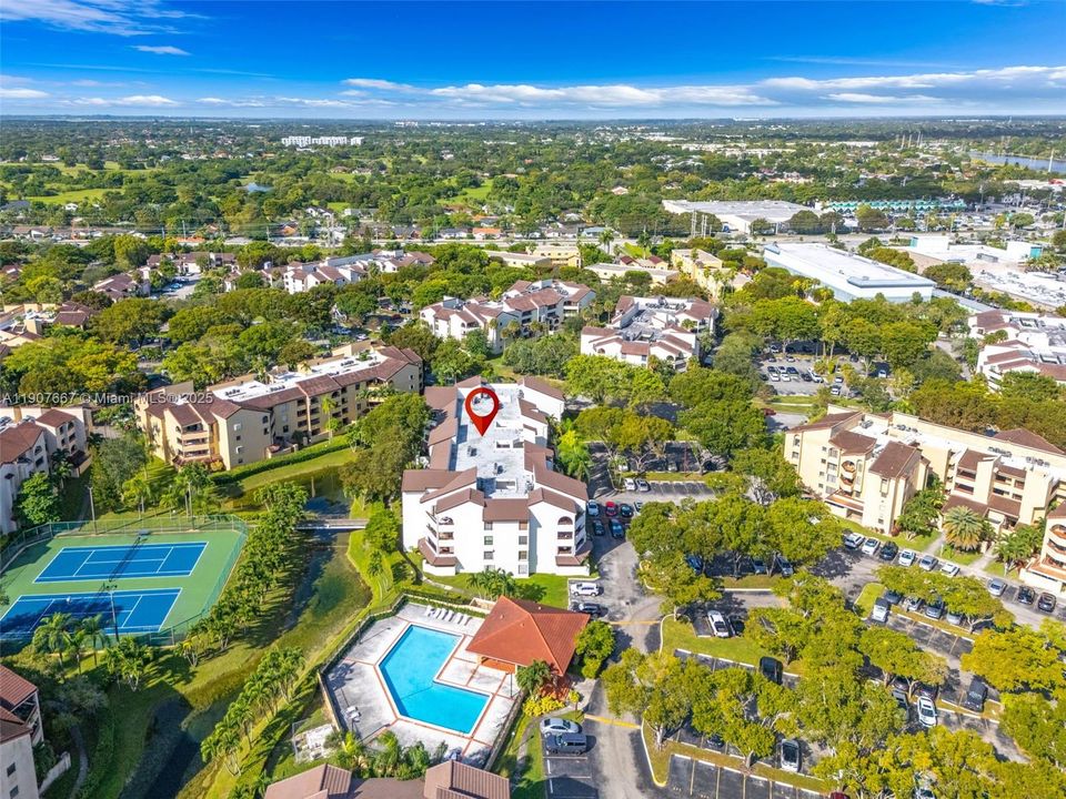 合同活跃: $360,000 (2 贝兹, 2 浴室, 1340 平方英尺)