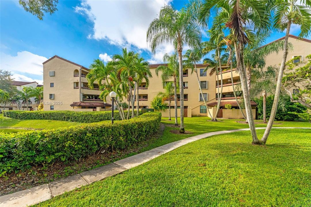 合同活跃: $360,000 (2 贝兹, 2 浴室, 1340 平方英尺)