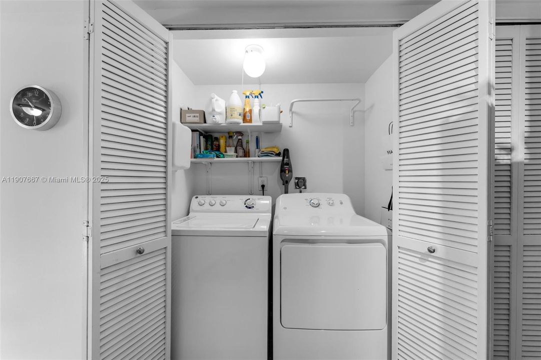 合同活跃: $360,000 (2 贝兹, 2 浴室, 1340 平方英尺)