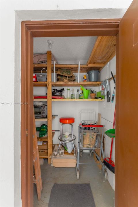 合同活跃: $360,000 (2 贝兹, 2 浴室, 1340 平方英尺)