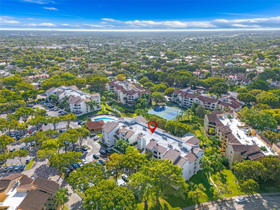 合同活跃: $360,000 (2 贝兹, 2 浴室, 1340 平方英尺)