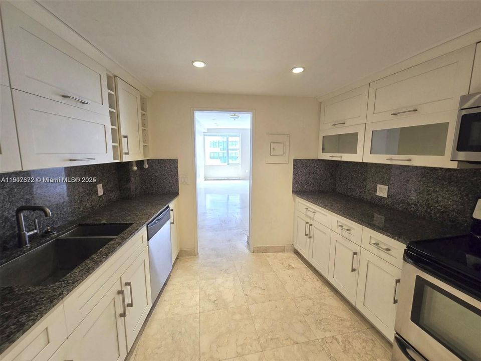 В аренду: $4,200 (2 спален, 2 ванн, 1560 Квадратных фут)