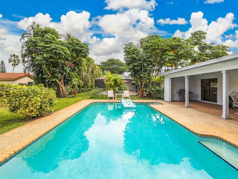 For Sale: $639,900 (4 beds, 2 baths, 2413 Square Feet)