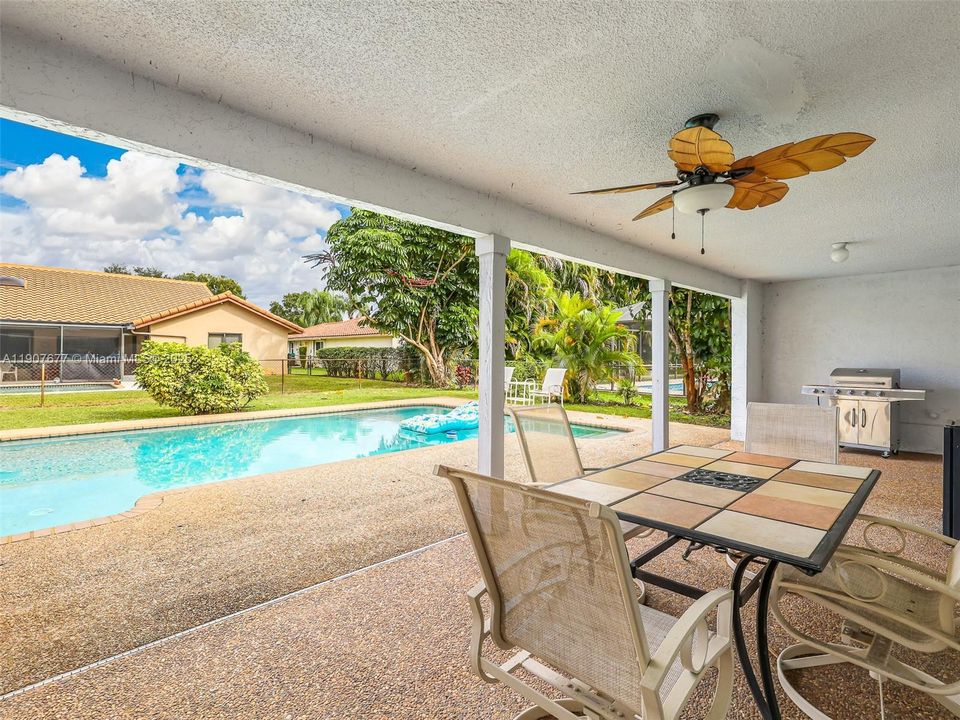 For Sale: $639,900 (4 beds, 2 baths, 2413 Square Feet)