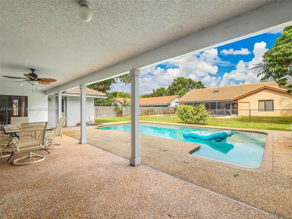 For Sale: $639,900 (4 beds, 2 baths, 2413 Square Feet)