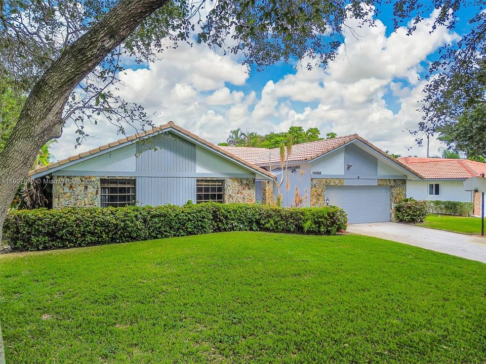 For Sale: $639,900 (4 beds, 2 baths, 2413 Square Feet)