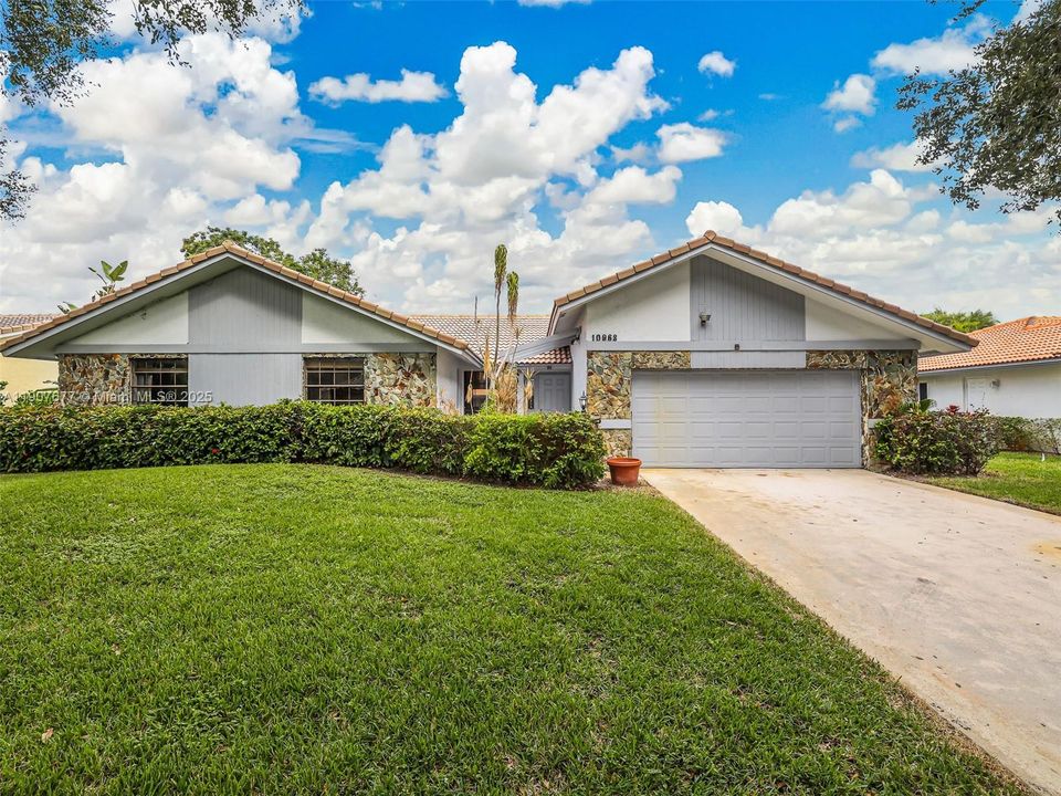 For Sale: $639,900 (4 beds, 2 baths, 2413 Square Feet)