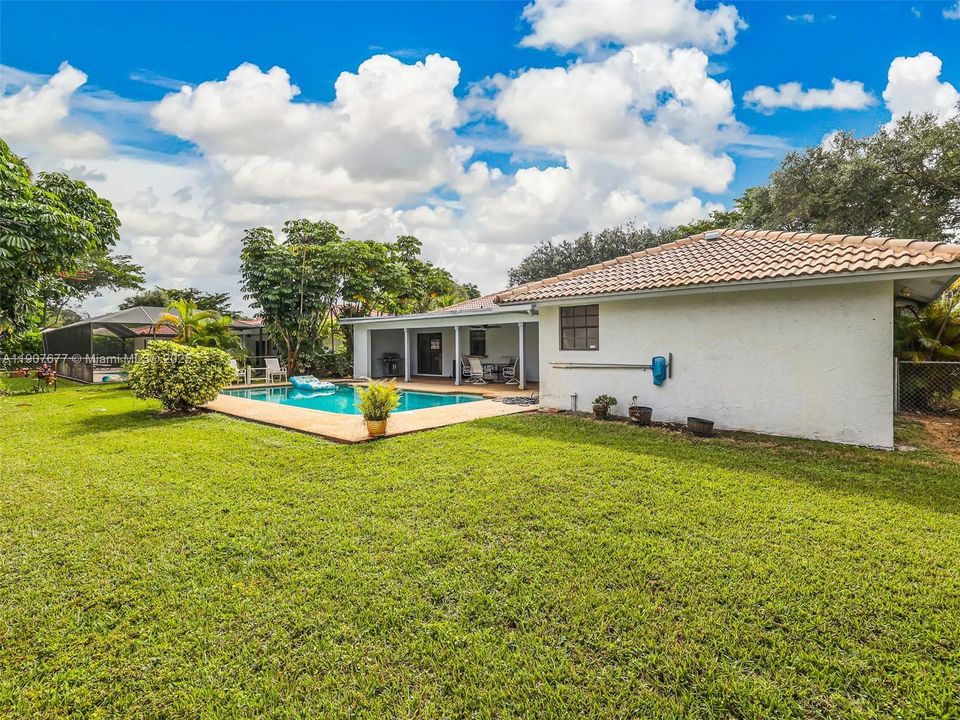 For Sale: $639,900 (4 beds, 2 baths, 2413 Square Feet)