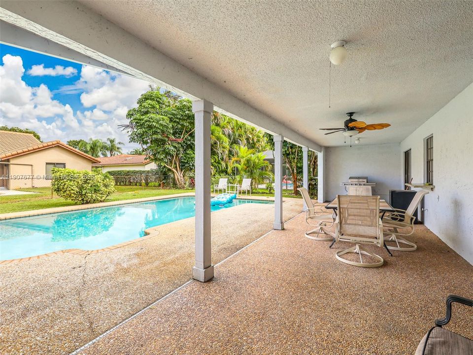 For Sale: $639,900 (4 beds, 2 baths, 2413 Square Feet)