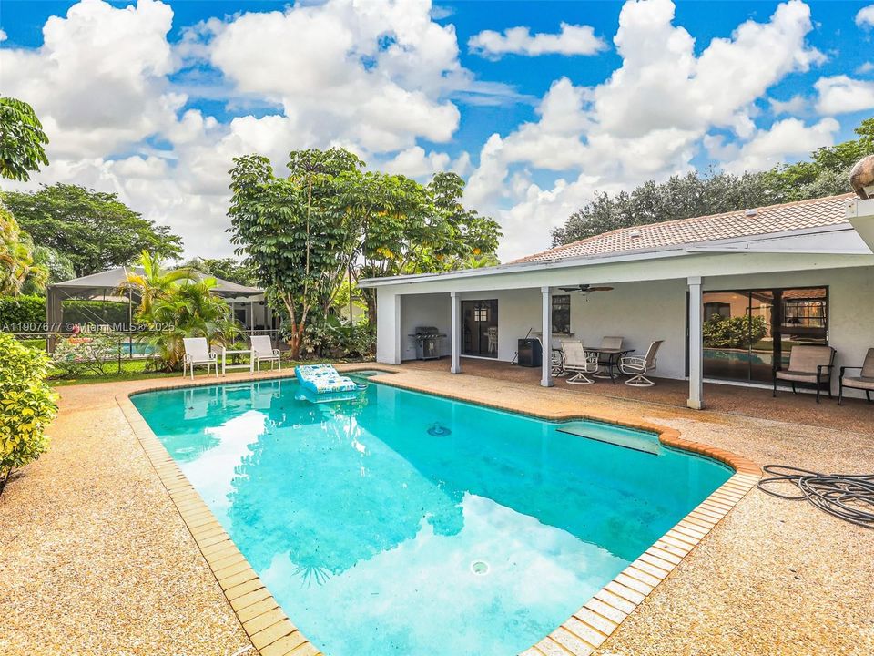 For Sale: $639,900 (4 beds, 2 baths, 2413 Square Feet)