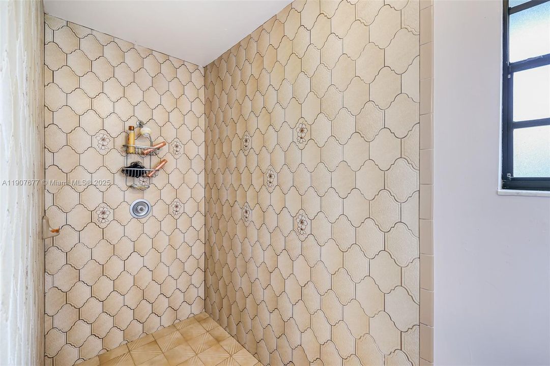 For Sale: $639,900 (4 beds, 2 baths, 2413 Square Feet)