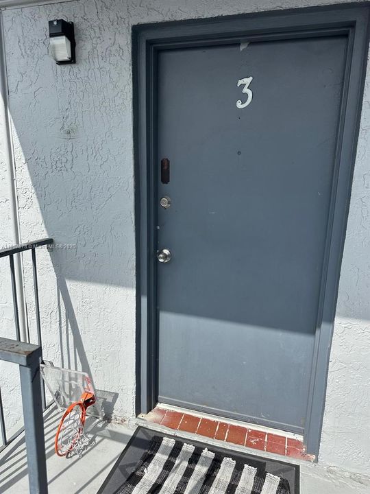 合同活跃: $1,900 (2 贝兹, 1 浴室, 4760 平方英尺)