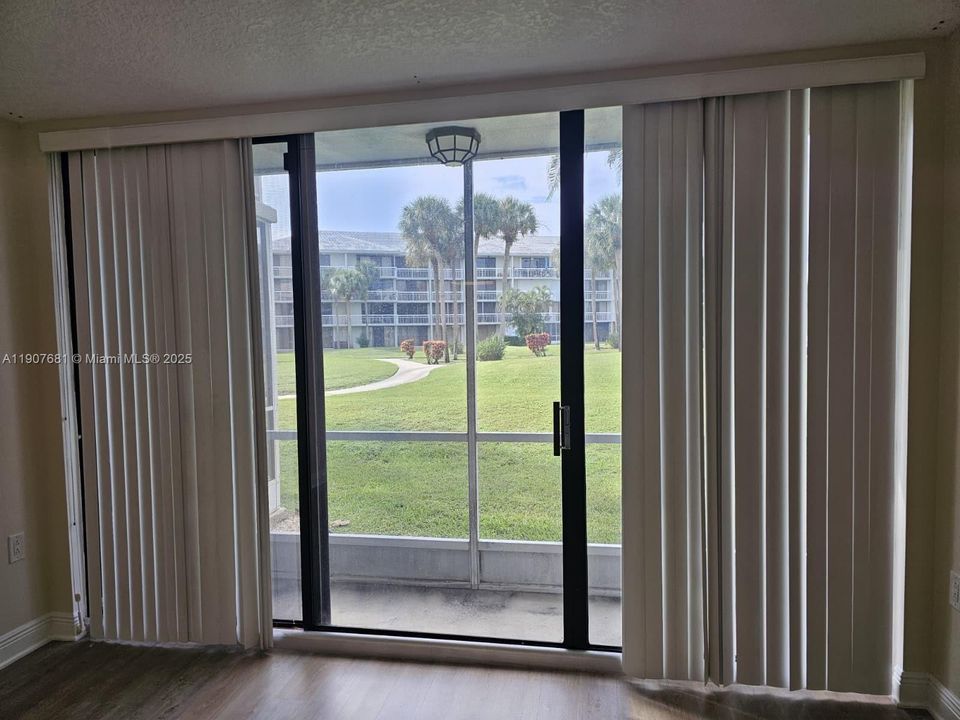 Под контрактом: $2,000 (2 спален, 2 ванн, 1442 Квадратных фут)