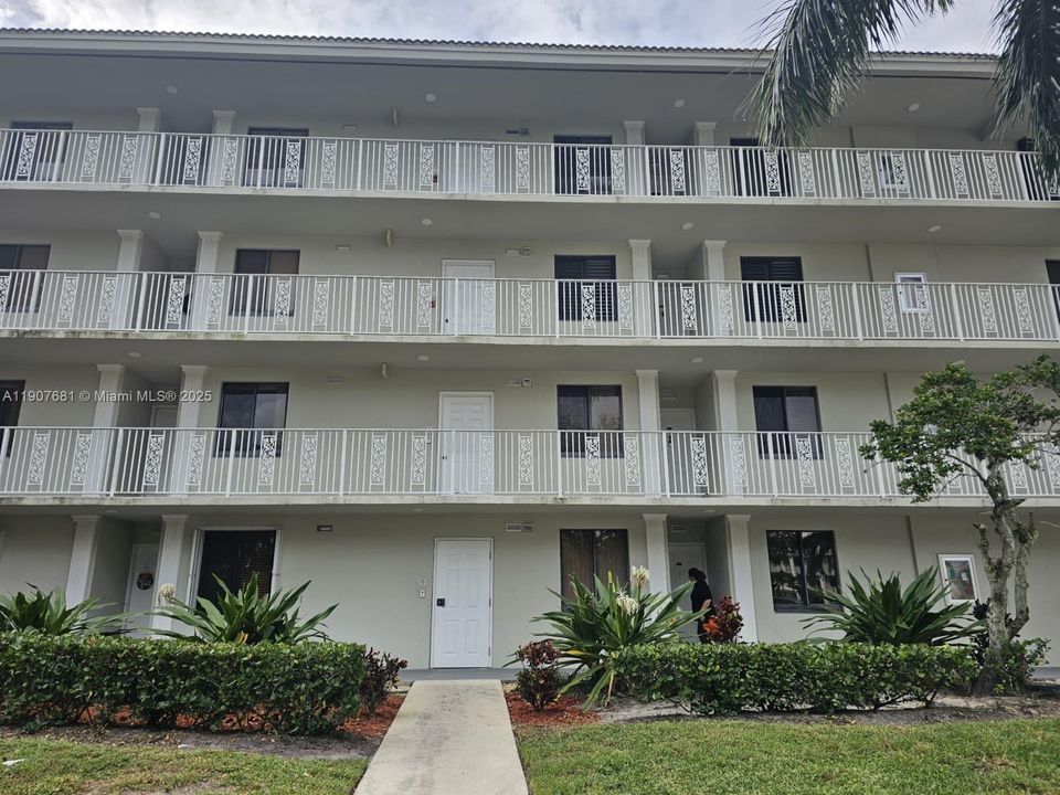 Под контрактом: $2,000 (2 спален, 2 ванн, 1442 Квадратных фут)