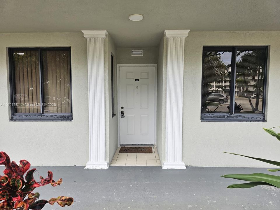 Под контрактом: $2,000 (2 спален, 2 ванн, 1442 Квадратных фут)