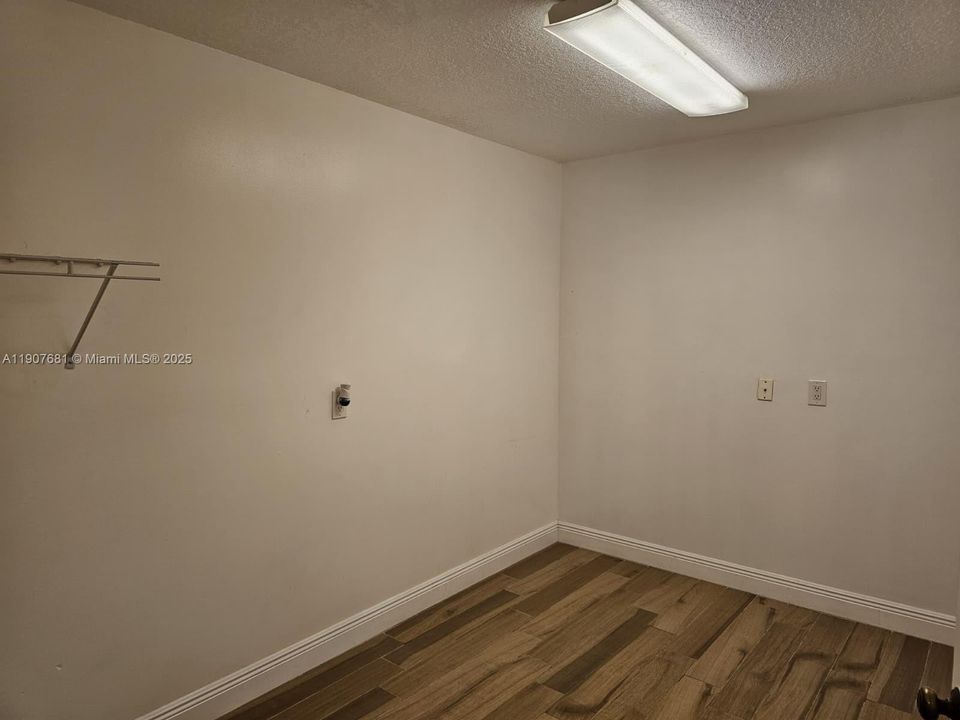 Под контрактом: $2,000 (2 спален, 2 ванн, 1442 Квадратных фут)