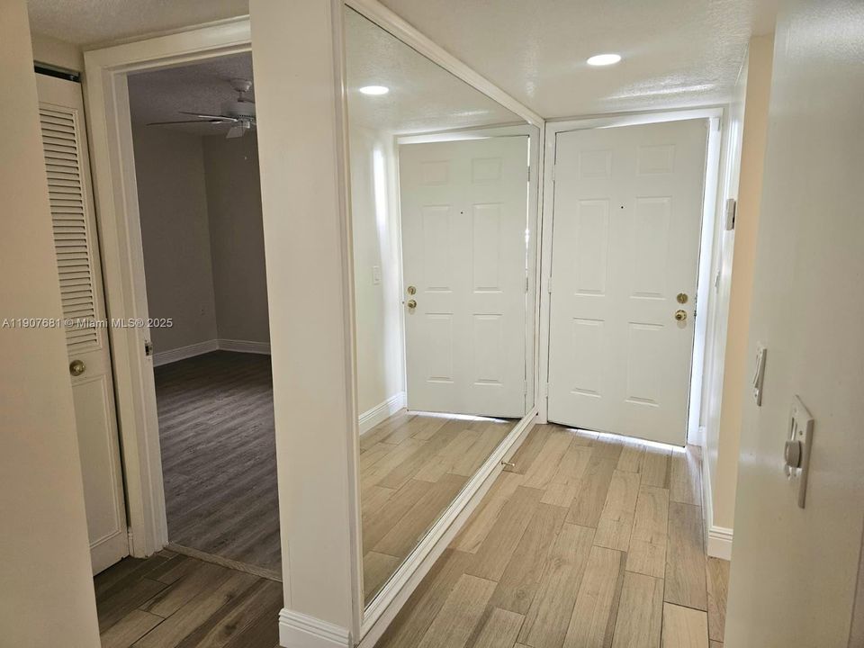 Под контрактом: $2,000 (2 спален, 2 ванн, 1442 Квадратных фут)