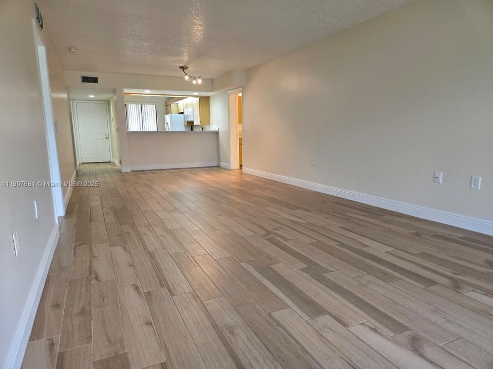 Под контрактом: $2,000 (2 спален, 2 ванн, 1442 Квадратных фут)