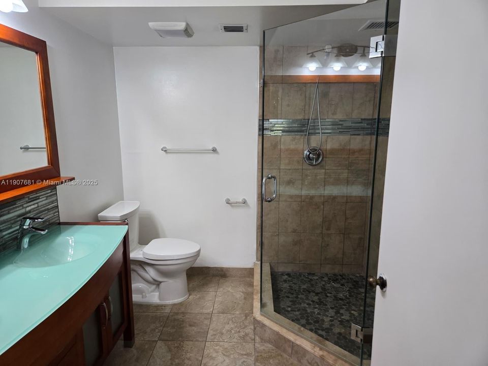 Под контрактом: $2,000 (2 спален, 2 ванн, 1442 Квадратных фут)