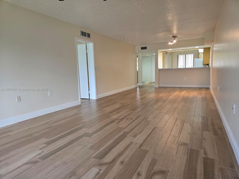 Под контрактом: $2,000 (2 спален, 2 ванн, 1442 Квадратных фут)