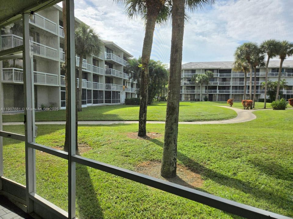 Под контрактом: $2,000 (2 спален, 2 ванн, 1442 Квадратных фут)