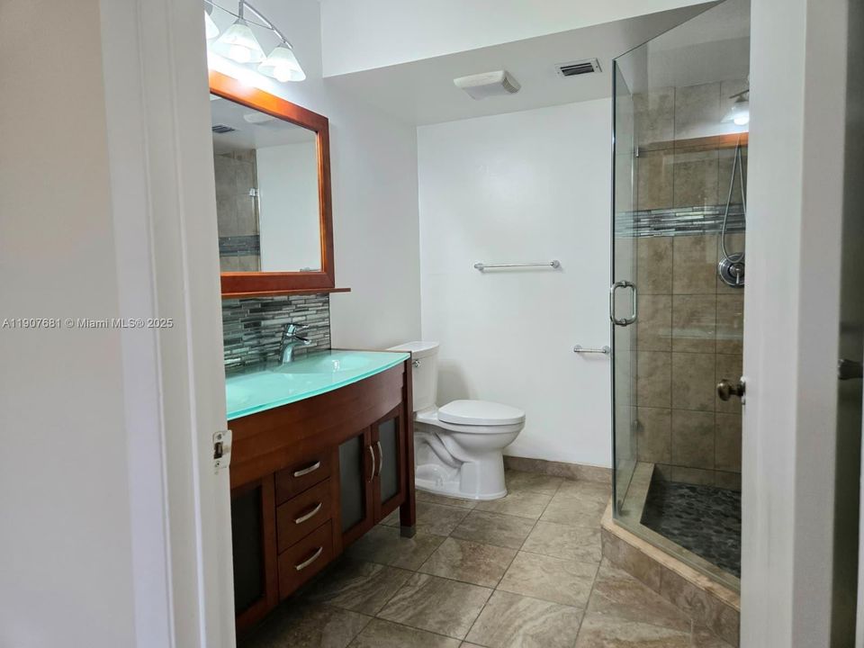 Под контрактом: $2,000 (2 спален, 2 ванн, 1442 Квадратных фут)